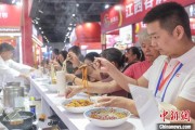 六爻简介“嗦粉”经济火热 中国多地“食力”出圈
